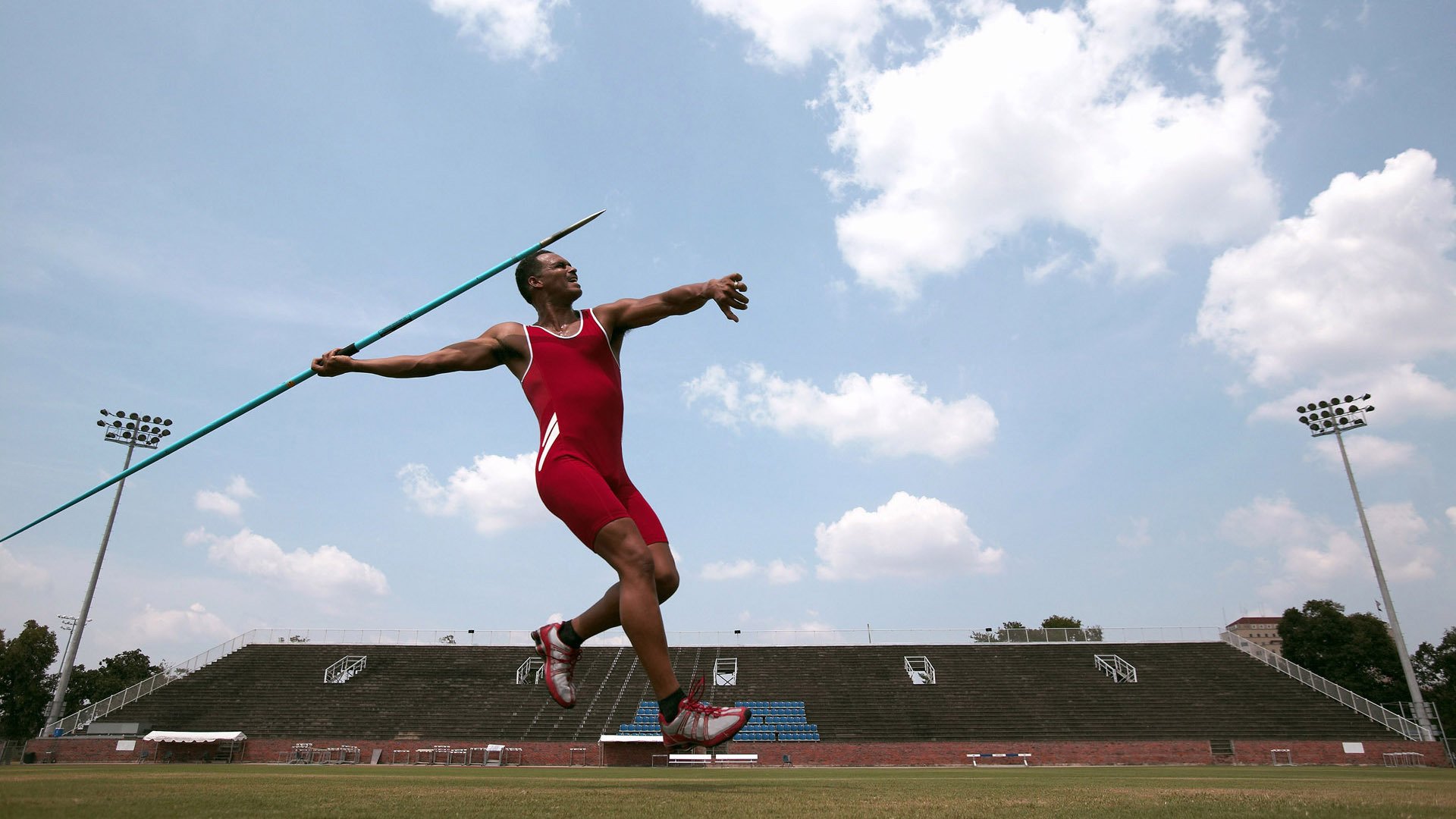 “青少年足球联赛现场嗨翻全场，精彩纷呈”，青少年足球联盟